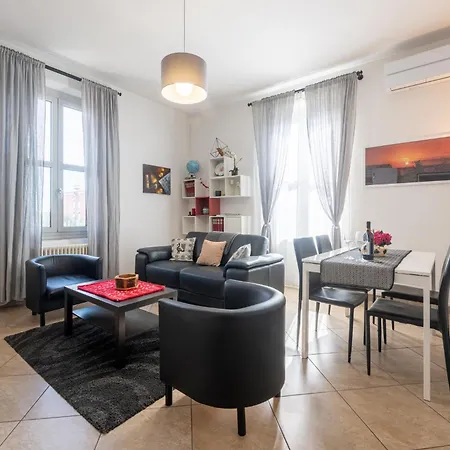 Guesthost - Bright And Cozy With Parking Apartamento