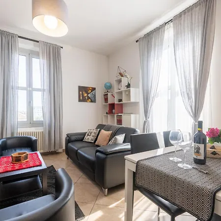 Guesthost - Bright And Cozy With Parking Apartamento Parma