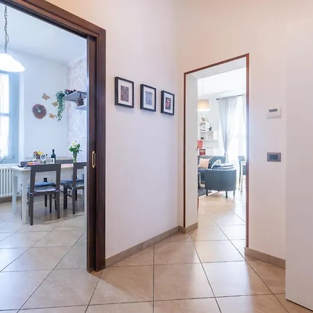 Guesthost - Bright And Cozy With Parking Apartamento