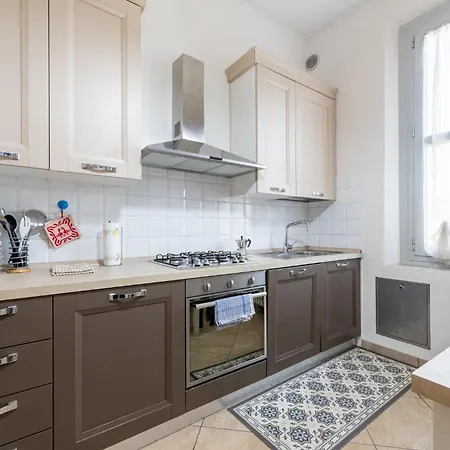 Guesthost - Bright And Cozy With Parking Apartamento Parma