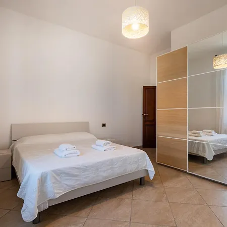 Guesthost - Bright And Cozy With Parking * Parma